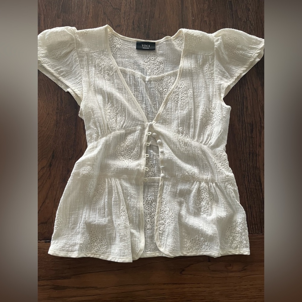 Vici shirt